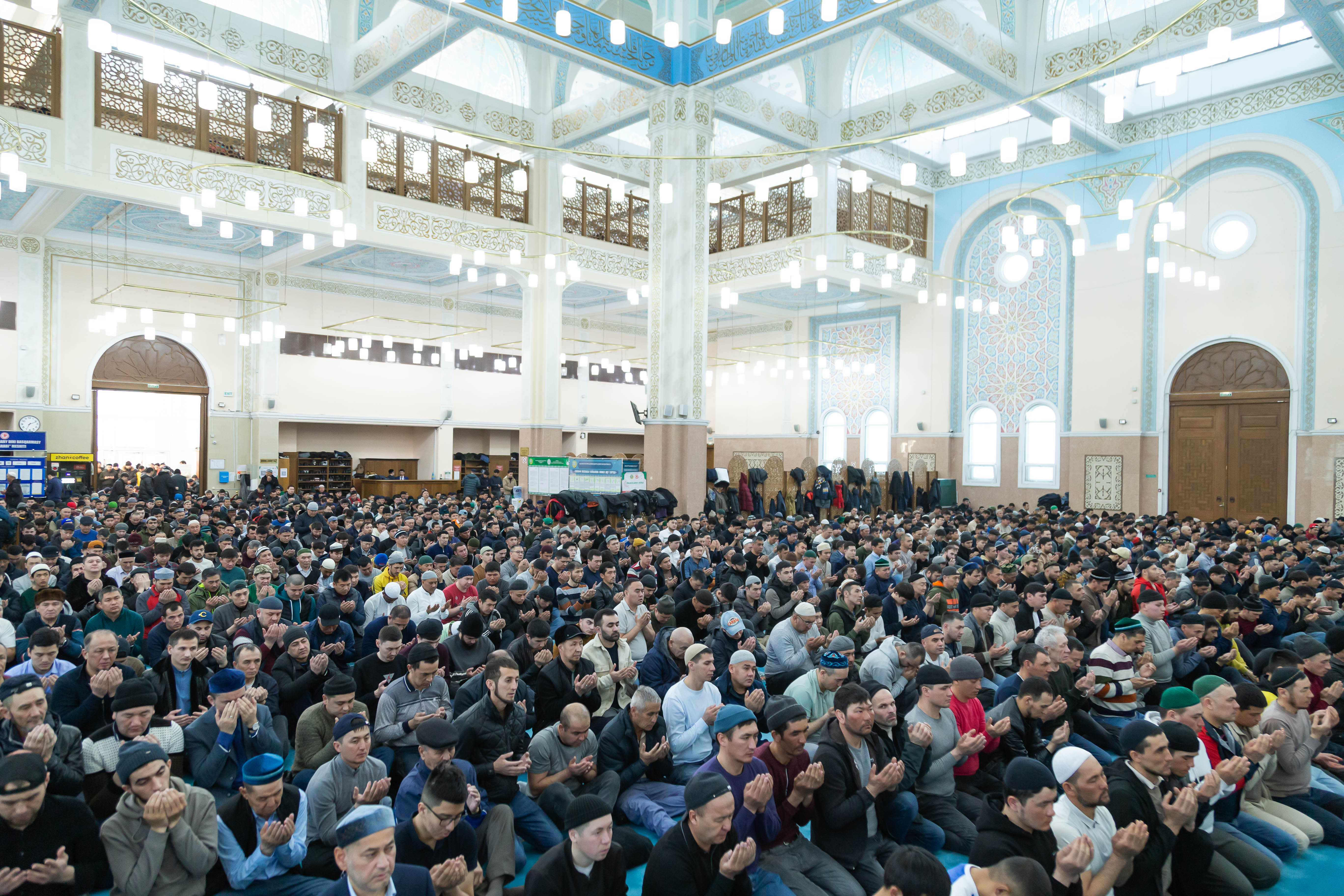 «Әл-Фараби» мешітінде Ораза айт намазы оқылды (фото)